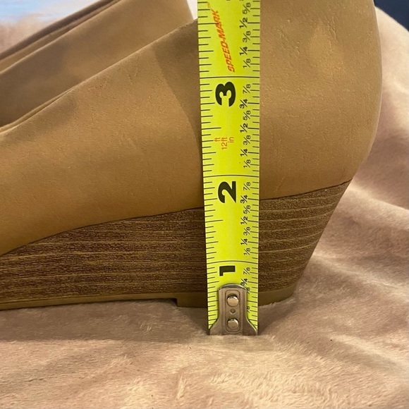 CL Laundry Women's size 10M Alyce Pump - Picture 9 of 13